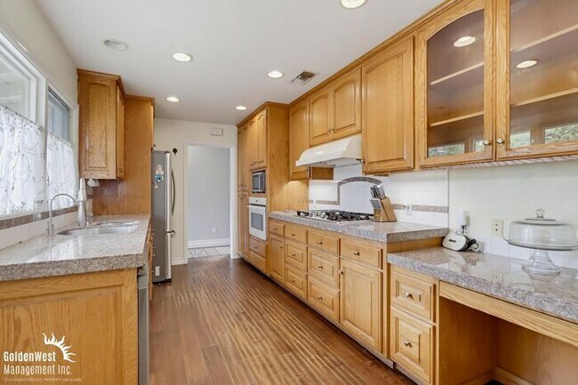 Building Photo - Beautifully Updated 4Bdm 3Ba Home with Private Pool & 2-Car Garage in Mount Helix!