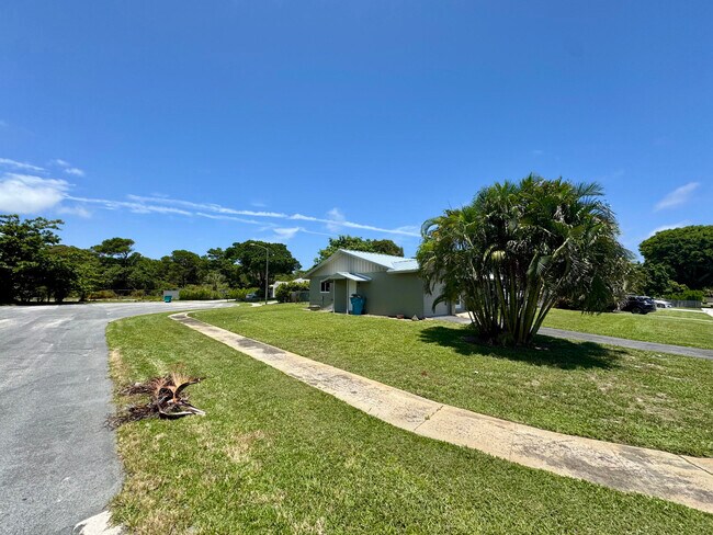 Building Photo - 401 SE 34th Ave