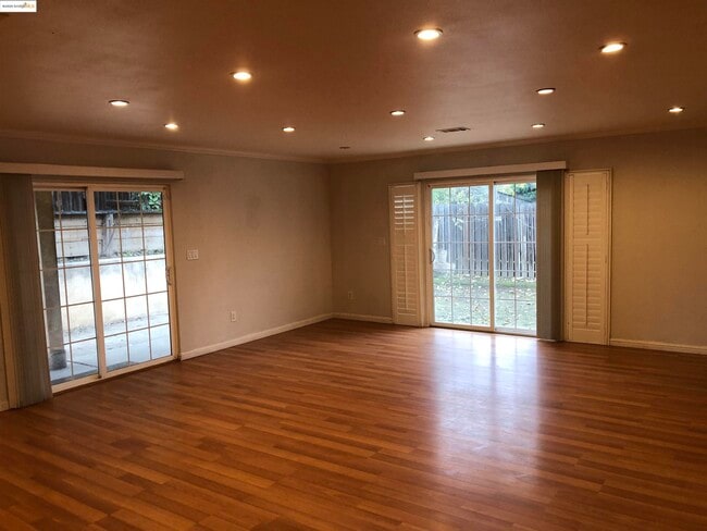 Building Photo - 2174 Sugartree Dr