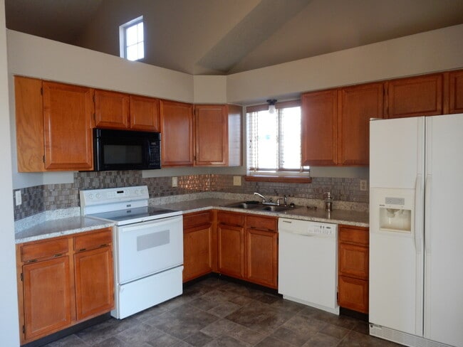 Building Photo - Well Kept 3 BED/2 BA Home in Westminster - AVAILABLE 6/5