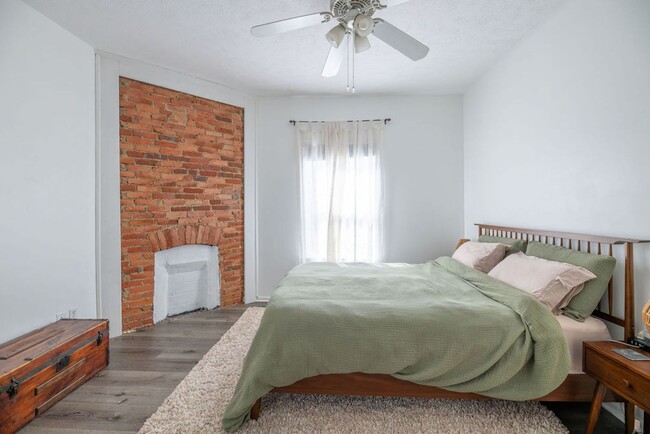 Building Photo - Prime Tremont Location | 2BR with Yard & Parking