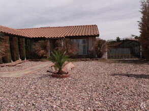 Building Photo - Single Story Home with RV Gate/Fenced Yard