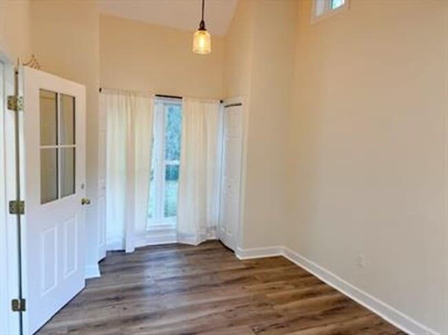 Building Photo - ***BEAUTIFUL QUAINT HOME NEAR MAYRIVER***