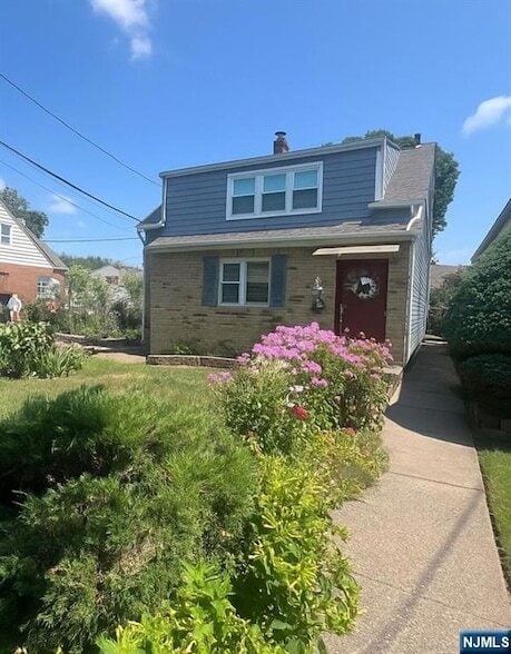 Building Photo - 52 La Salle Ave