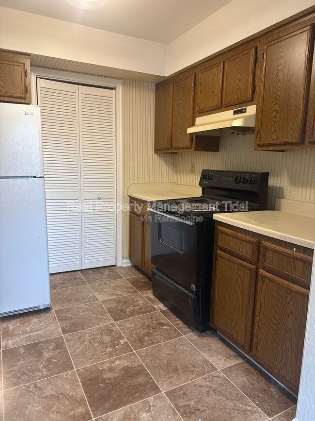 Building Photo - 6117 Brookwood Dr