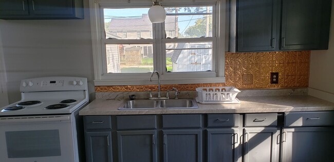 Building Photo - newly updated 2 bedroom 1 bath
