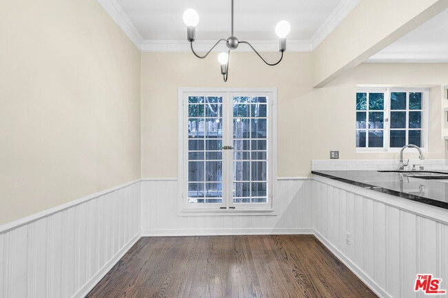 Building Photo - 6053 Scenic Ave