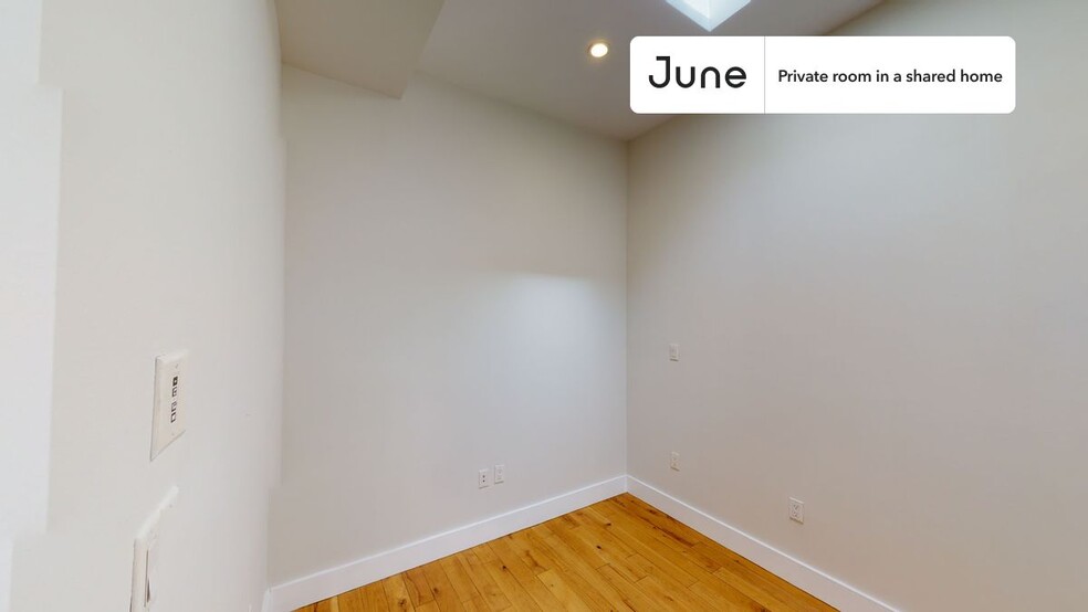 Building Photo - Private bedroom in 5 bed/2 bath Home