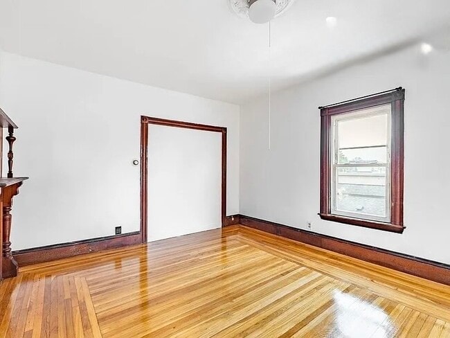 Building Photo - 61-61 Glenwood Rd