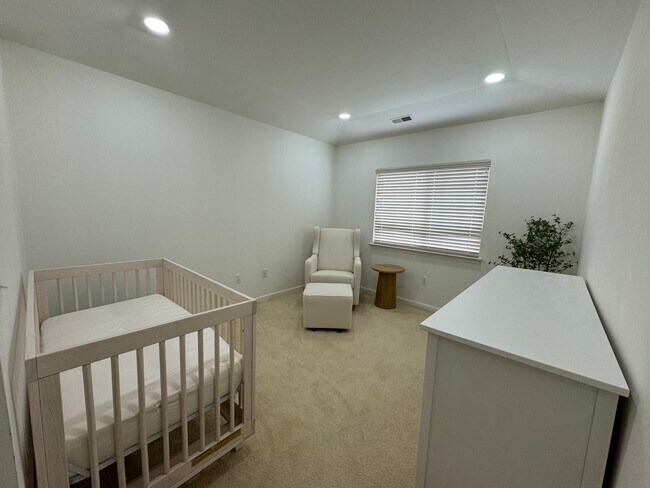 Building Photo - 5259 Twin Oaks Dr