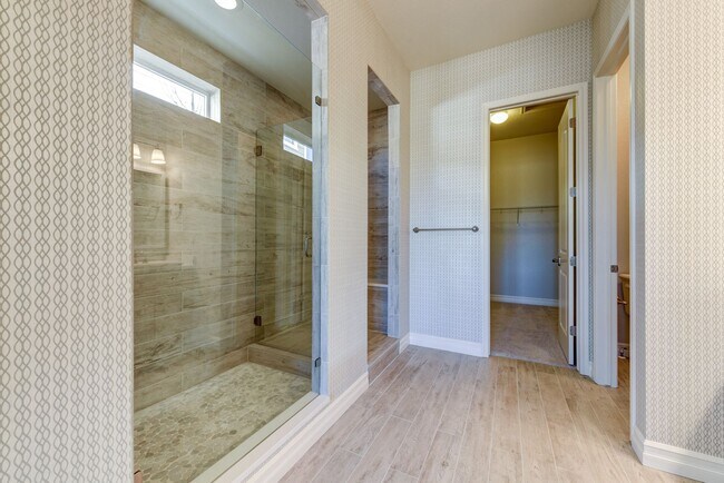 Building Photo - Breathtaking 4 Bedroom 3 Bedroom Ranch Style Home with Finished Basement!!