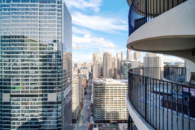 Building Photo - 300 N State St