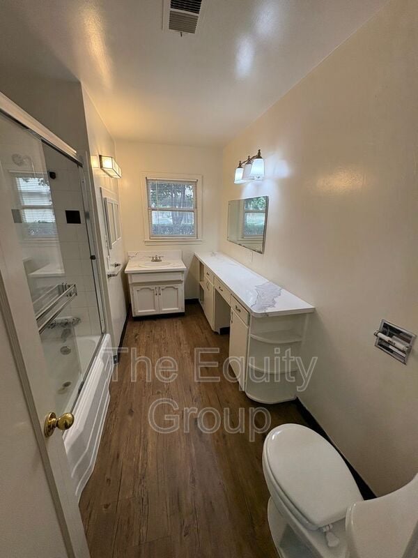 Building Photo - 309 W Noble Ave