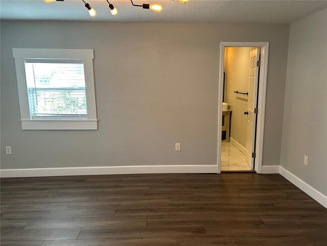 Building Photo - 2108 W Powhatan Ave