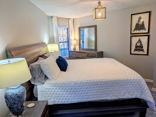 Building Photo - 842 Alpine Dr