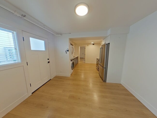 Building Photo - 685-695 East 16th Alley