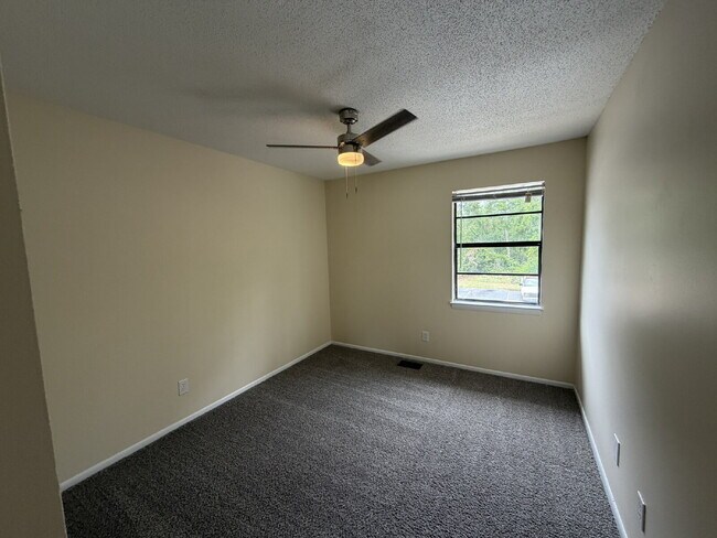 Building Photo - Townhouse for Rent