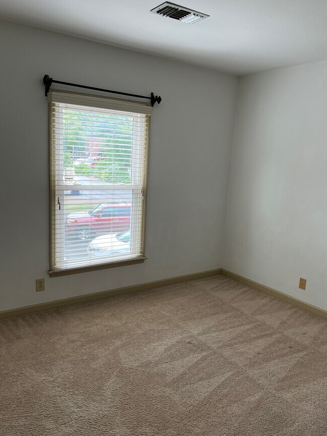 Building Photo - 2139 Acklen Ave