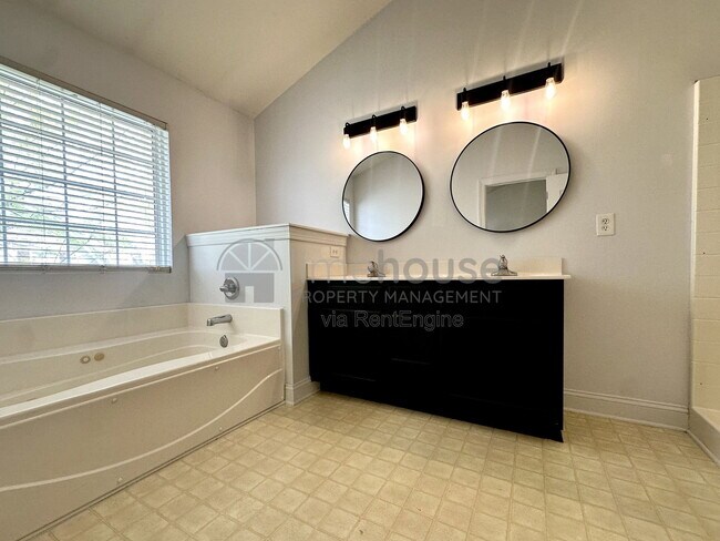 Building Photo - 4452 Leamore Square Rd