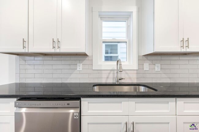 Building Photo - 100 Leisure Pointe Rd