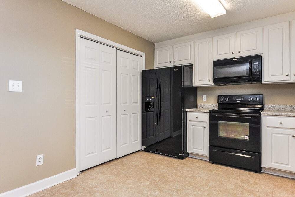 Building Photo - 101 Mayfair Ct