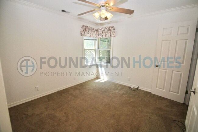 Building Photo - 130 Suffield Ave