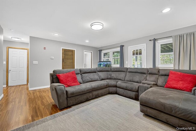 Building Photo - 27 Jefferson St