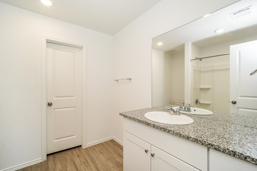 Building Photo - 1221 White Willow
