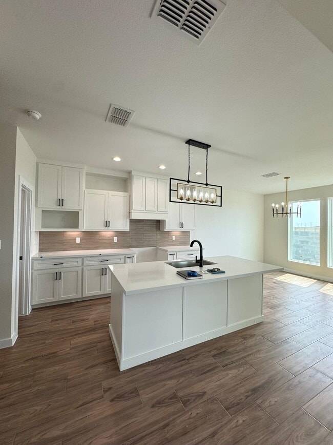 Building Photo - 7524 Cresta Bella St
