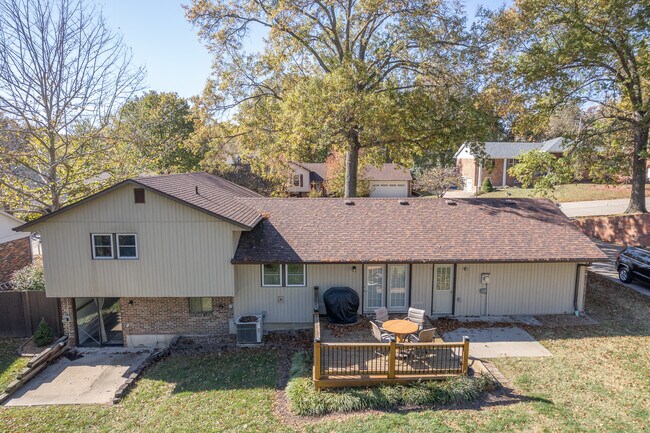 Building Photo - 710 Earl Lee Dr