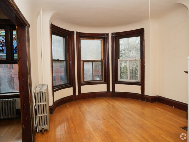 Building Photo - 257 W Newton St