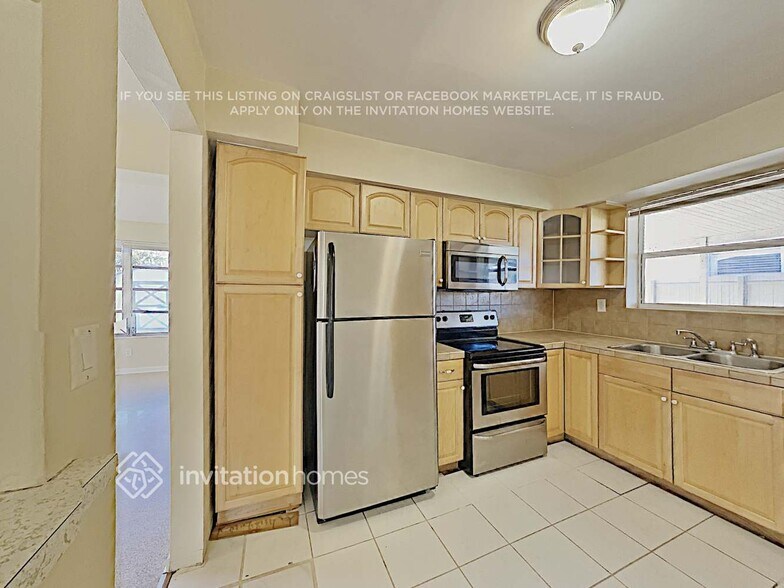 Building Photo - 8570 NW 11th Ct
