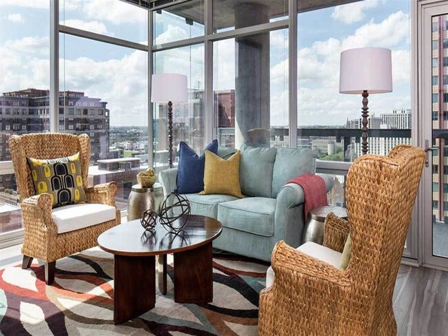 Building Photo - Eight O Five