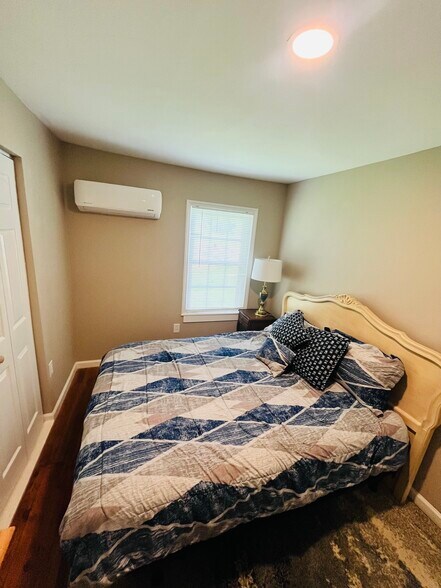 Building Photo - 305 Starnes Cove Rd