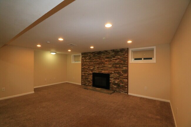 Building Photo - "Coming Soon". 4 bed + 2.5 Bath Stunning Split-Level in Kemp Mill