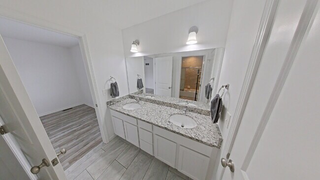 Building Photo - "3-Bed Oasis with 2.5 Baths and 1,884 Sq Ft of Comfort in Clinton Township!"