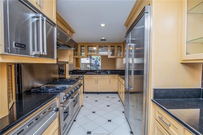 Building Photo - 45 Briar Hollow Ln