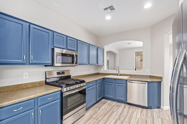 Building Photo - 3443 E Riopelle Ave