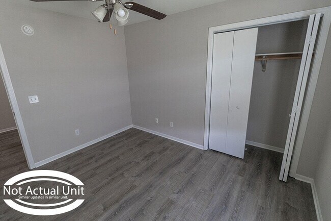 Building Photo - 5000 Derby Ridge Dr