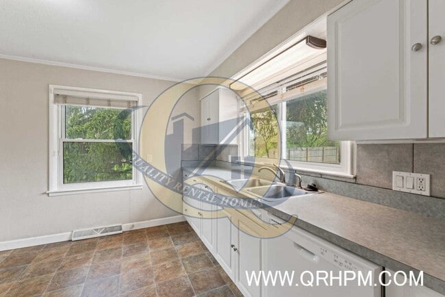 Building Photo - Lake Fenton Schools!