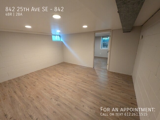 Building Photo - 842 25th Ave SE