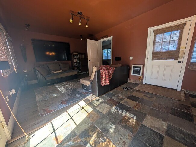 Building Photo - Stunning 4 Bedroom Normal Hill House - Pet-Friendly!