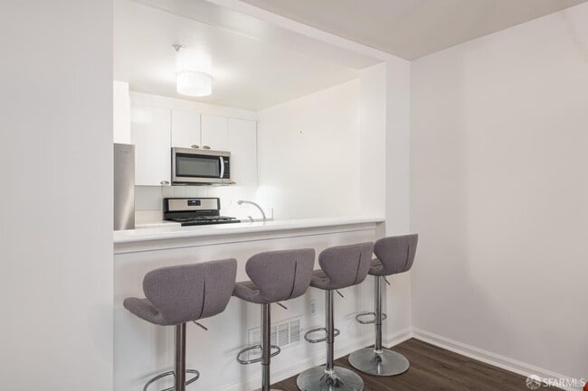 Building Photo - 600 Chestnut St