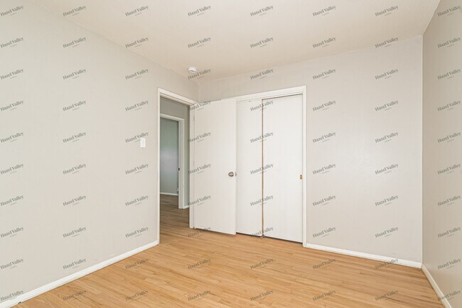Building Photo - 822 Lightwood Dr