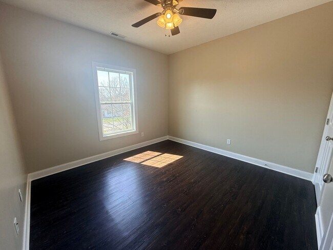 Building Photo - 526 Dennis Way