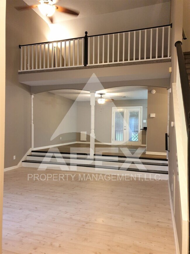 Building Photo - Beautiful 3 Bd 2.5 Ba Single Family Home in West Knoxville!!