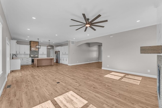 Building Photo - Italian Estates Property Management