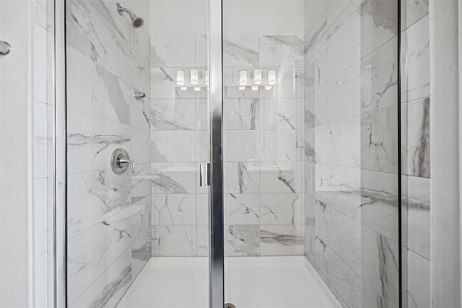 Building Photo - 2500 Forest Creek Dr