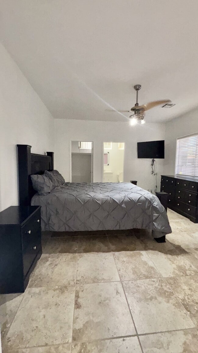 Building Photo - 3 Bedrooms and 3 Bathrooms Save $500 Move-in by April 1st!!