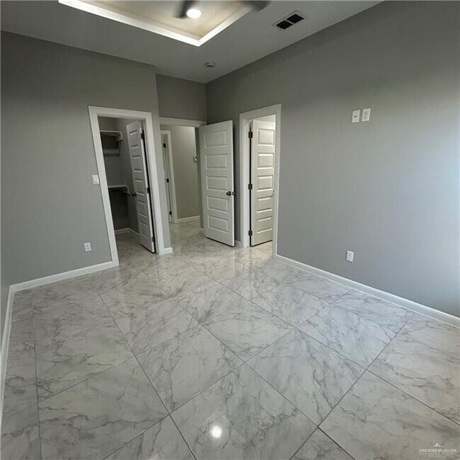 Building Photo - 2108 E Viviana St